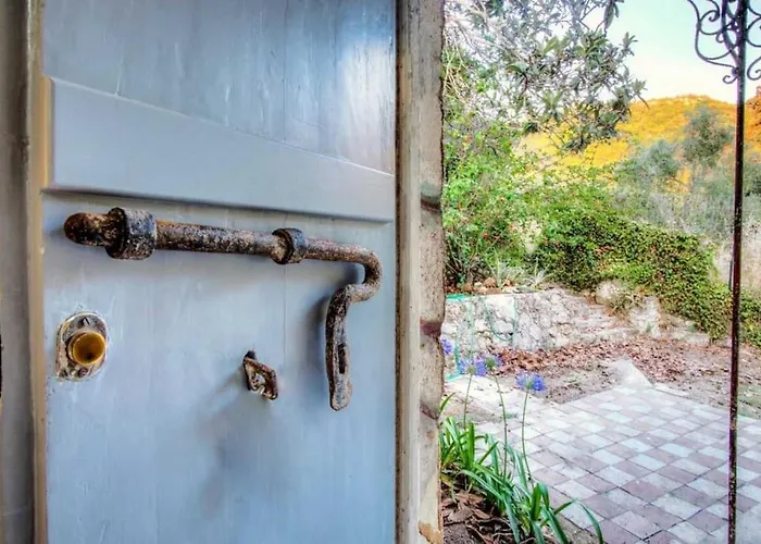 Black Olive Paramonas בית נופש *