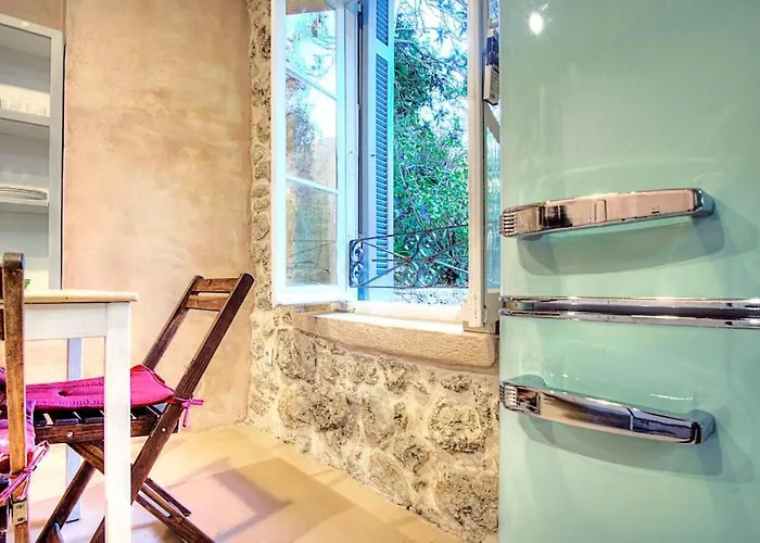 Black Olive Paramonas Nyaraló *